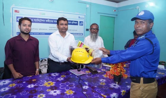 আশাশুনিতে স্যানিটেশন কর্মীদের নিরাপত্তা ও সুরক্ষা বিষয়ক প্রশিক্ষণ