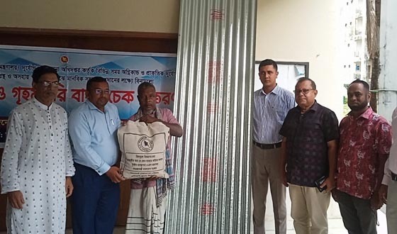 কলাপাড়ায় অগ্নিকান্ড ও ঝড়ে ক্ষতিগ্রস্থদের সহায়তা প্রদান