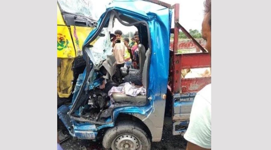 বগুড়ায় ট্রাক-পিকআপ সংঘর্ষে নিহত ৪