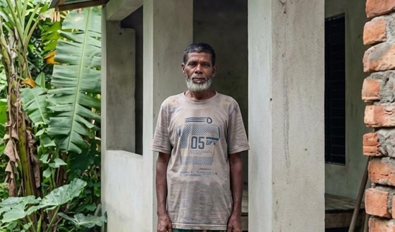 কলারোয়ায় অসহায় আবিদুল পেলেন স্বপ্নের নতুন ঘর