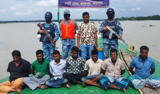 বরিশালে অবৈধভাবে বালু উত্তোলনের দায়ে জরিমানা