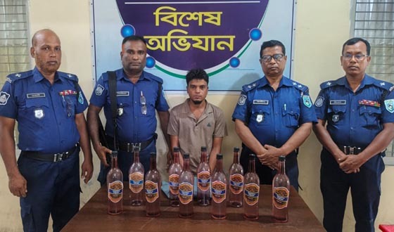 কিশোরগঞ্জে ১০ বোতল চোলাই মদসহ আটক ২
