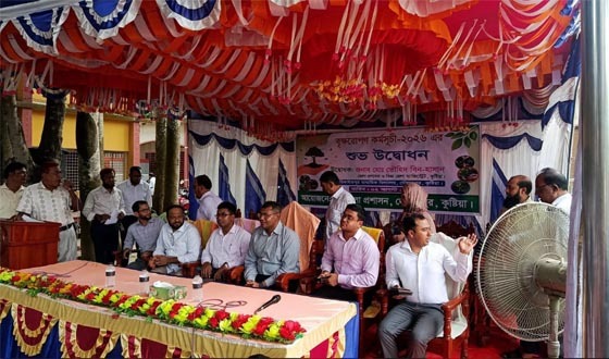 দৌলতপুরে জেলা প্রশাসকের বৃক্ষরোপণ কর্মসূচির উদ্বোধন