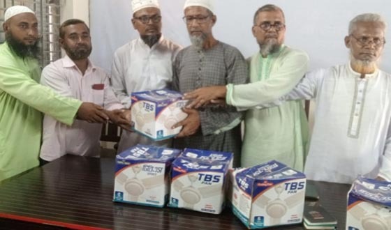 আশাশুনিতে এমপি'র পক্ষ থেকে সিলিং ফ্যান বিতরণ