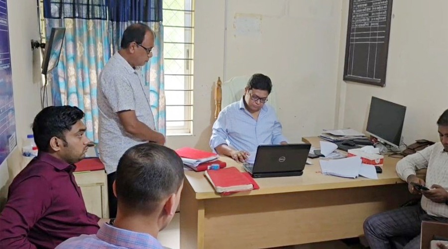 কাশিমপুর ভূমি অফিসের সব কর্মকর্তা-কর্মচারী সাময়িক বরখাস্ত