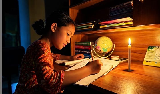 হাকিমপুরে চাহিদার অর্ধেকও নেই বিদুৎ সরবরাহ