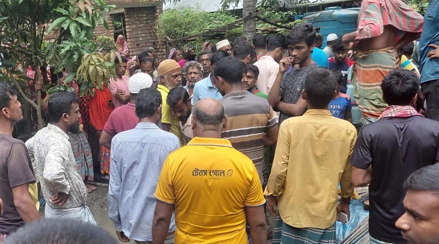 বাগেরহাটে একই পরিবারের তিনজনের গলিত মরদেহ উদ্ধার, মাথায় আঘাতের চিহ্ন