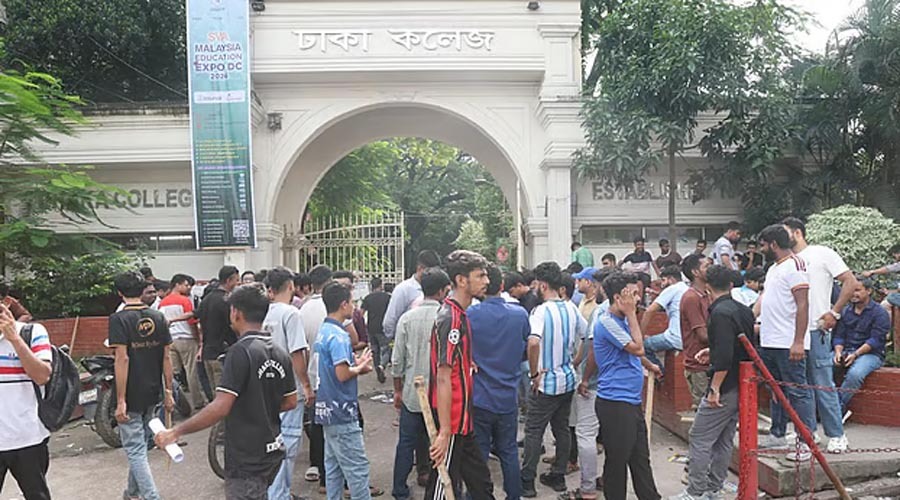 ঢাকা কলেজে ছাত্রদল-শিবিরের সংঘর্ষ, আহত অন্তত ২৭