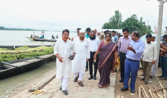 প্রত্যন্ত চরাঞ্চল নারায়নপুরে জেলা প্রশাসকের পরিদর্শন