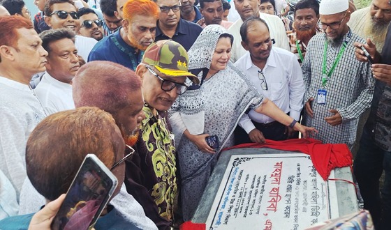 তানোরে কলেজ ও মাদ্রাসার নতুন ভবন নির্মানের ভিত্তি প্রস্তর স্থাপন করলেন নারী এমপি মাহমুদা হাবিবা