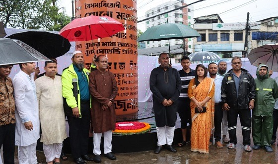 সিলেটে জুলাই শহিদ স্মৃতিস্তম্ভে সর্বস্তরের মানুষের শ্রদ্ধা