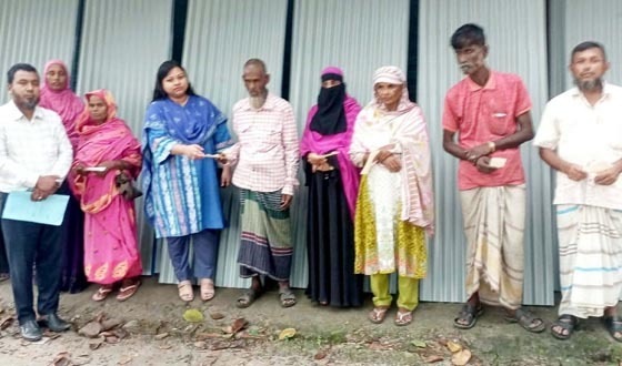সৈয়দপুরে দুর্যোগে ক্ষতিগ্রস্তদের সরকারি সহায়তা প্রদান