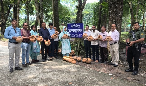 রাজারহাটে হাড়ি-পাতিলের বাসা উদ্বোধন করলেন ইউএনও