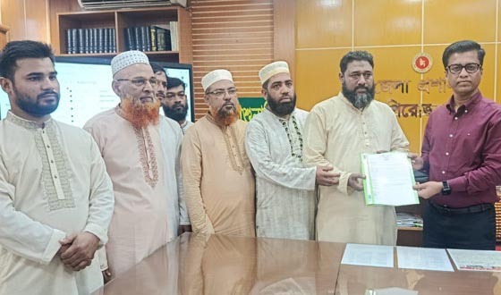 পিরোজপুর প্রশাসকের মাধ্যমে প্রধানমন্ত্রীকে স্মারকলিপি প্রদান