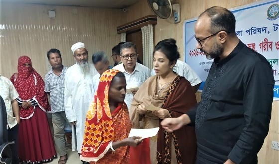 টাঙ্গাইল জেলা পরিষদের ২৩লাখ টাকার অনুদান বিতরণ