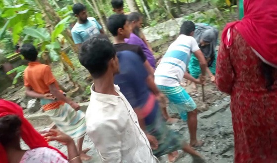 ইউএনও’র নির্দেশ উপেক্ষা করে জোর করে রাস্তা নির্মান