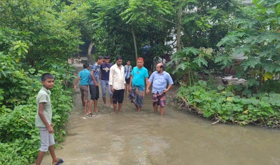 খাল দখল টানা ভারি বর্ষণে জলাবদ্ধতা, ভোগান্তিতে মানুষ