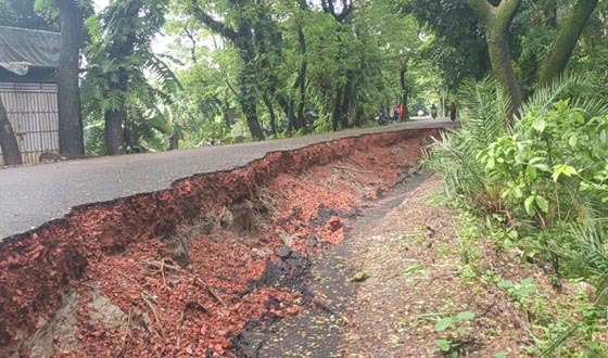 কাজ শেষে না হতেই সড়ক ধসে খালে. যান চলাচল বন্ধ