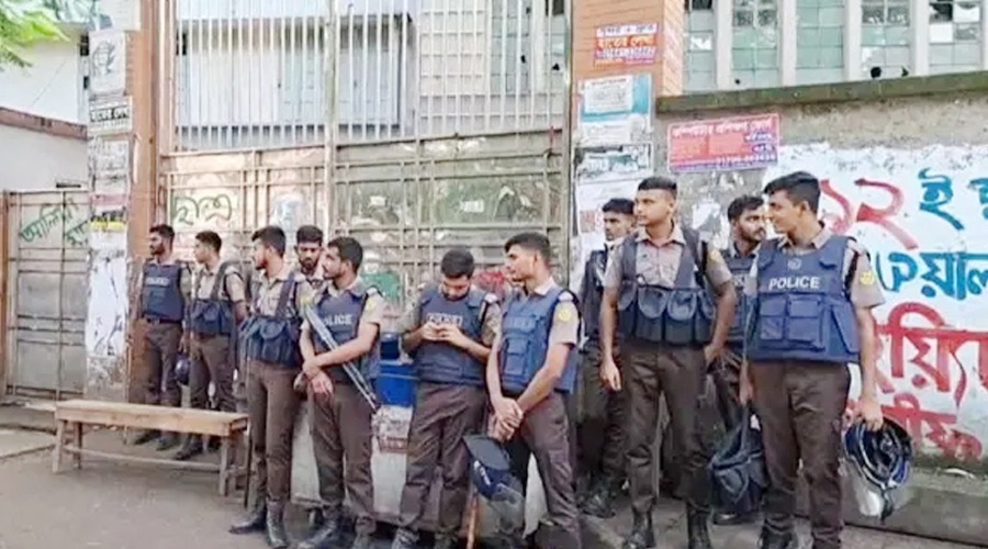 আলিয়া মাদ্রাসা এলাকায় আবারও সংঘর্ষের আশঙ্কা, পুলিশ মোতায়েন