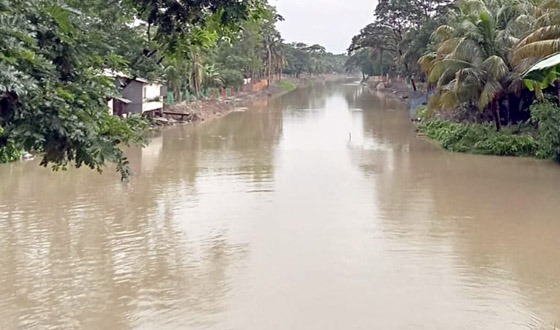 কলাপাড়ায় খাল খননের ২৫ লাখ টাকা কোষাগারে জমা প্রদান