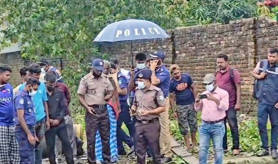 গজারিয়া মেঘনায় নারী-পুরুষের অর্ধগলিত মরদেহ উদ্ধার