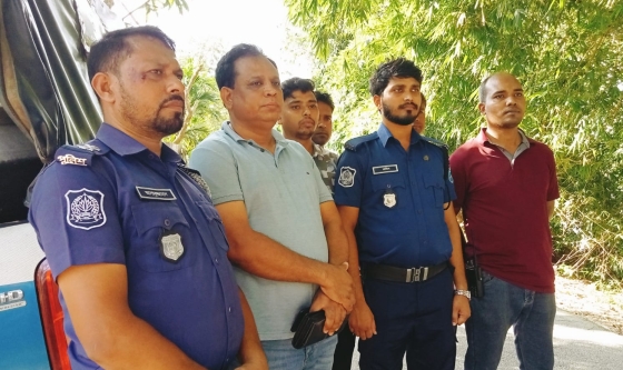 কাপাসিয়ায় মাটির নিচ থেকে চোলাই মদ উদ্ধার, ৪ নারীসহ আটক ৭