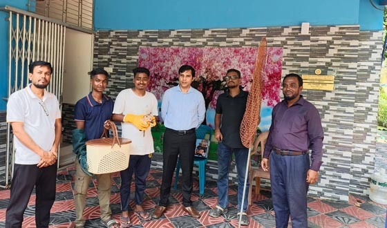 দিঘলিয়ায় বসতবাড়ি থেকে চার বন বিড়ালের শাবক উদ্ধার