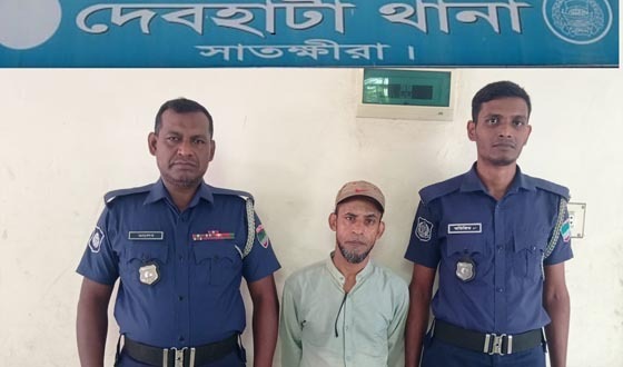 দেবহাটায় পুলিশের অভিযানে ইয়াবাসহ আটক ১