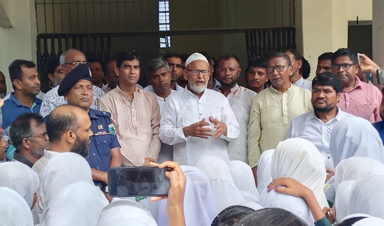 সাপাহারে মধইল বিদ্যালয়ে এমপি মোস্তাফিজুর রহমানকে সংবর্ধনা