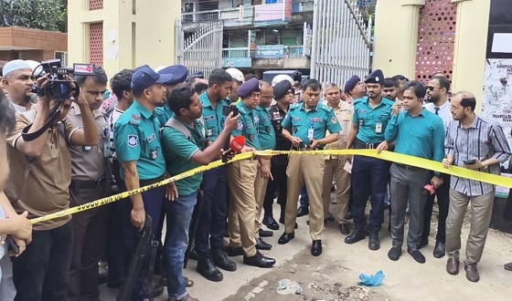 বরিশাল আদালত চত্বরে ককটেল বিস্ফোরণ, আতঙ্ক