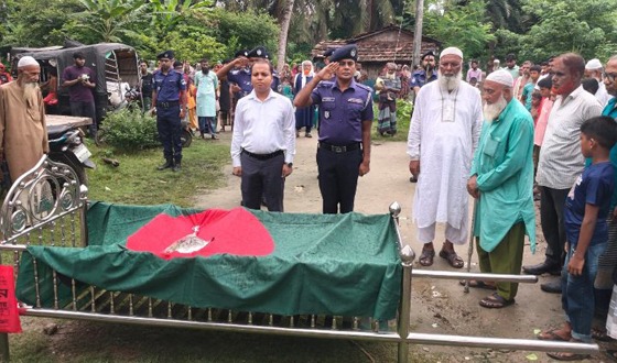 দেবহাটায় বীর মুক্তিযোদ্ধা নুরুন্নবী সরদারের রাষ্ট্রীয় মর্যাদায় দাফন