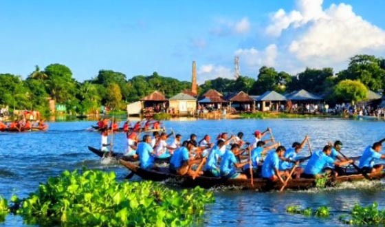 ধনাগোদার বুকে ঐতিহ্যবাহী নৌকা বাইচ, দর্শনার্থীদের ঢল