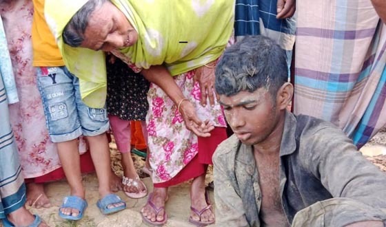ক্ষেতলালে চোর সন্দেহে দুই যুবককে মারধর, একজনের মৃত্যু