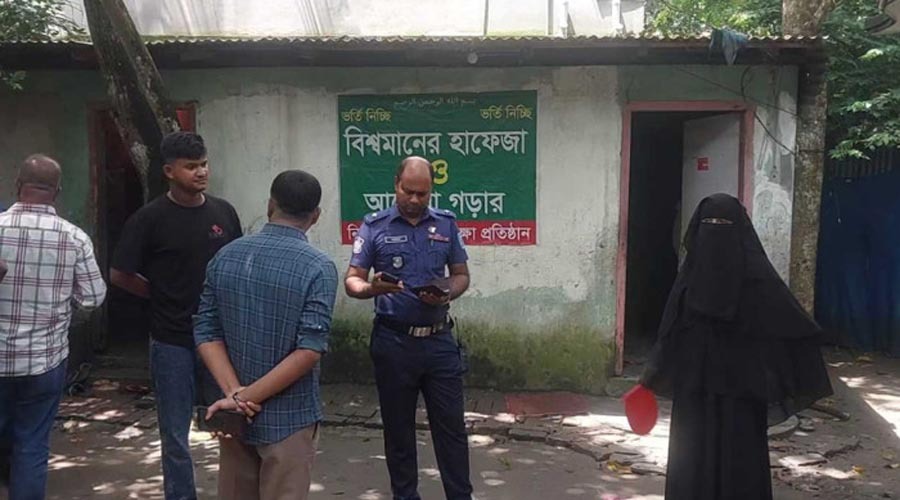 মাদারীপুরে মাদ্রাসার ভেতরে হাতবোমা বিস্ফোরণ, আহত ৪
