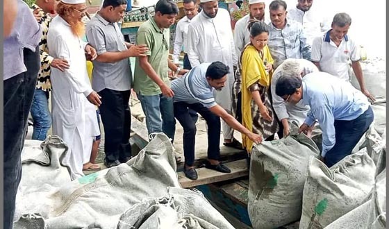 দেলদুয়ারে এলেংজানী নদীর ভাঙ্গন রোধে জিও ব্যাগ স্থাপন