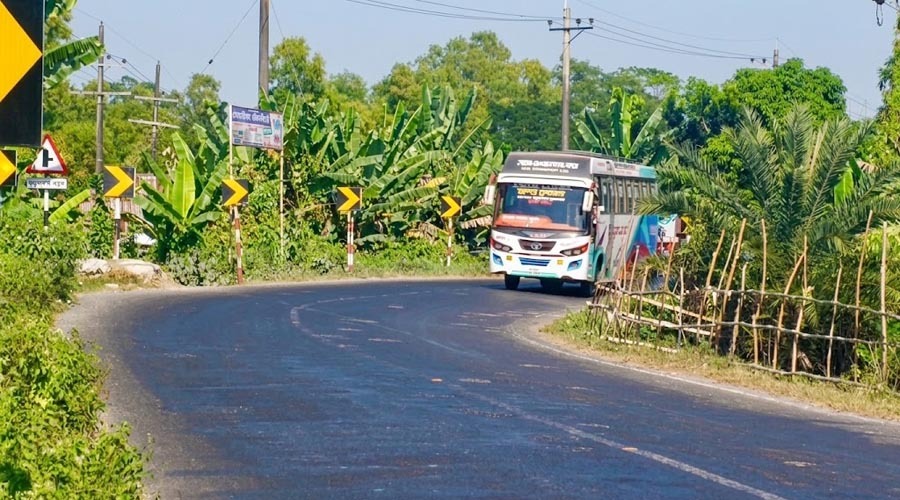 ঢাকা-বরিশাল-কুয়াকাটা মহাসড়কের ৭০ বাঁকে ‘মৃত্যুফাঁদ’