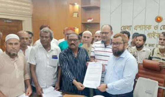 ৭ দফা দাবি আদায়ে গাইবান্ধা জেলা প্রশাসকের কাছে দলিল লেখক সমিতির স্মারকলিপি