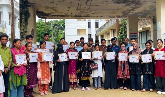 লক্ষ্মীছড়িতে সেনাবাহিনীর আয়োজনে চিকিৎসা ও নার্সিং প্রশিক্ষণ শেষে উপকরণ ও সনদ বিতরণ