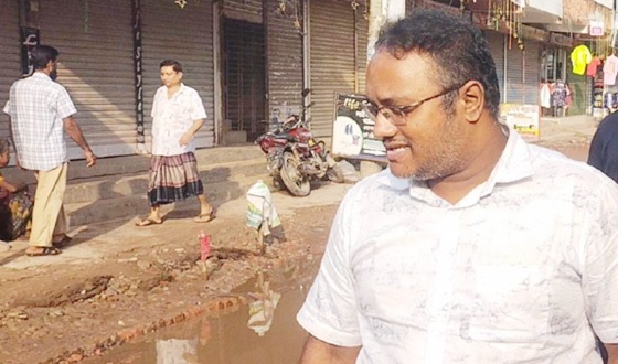 উজিরপুরে ভাঙ্গা সড়কে মানববন্ধন করায় শিক্ষার্থী ও জনগনকে শাসালেন প্রকৌশলী