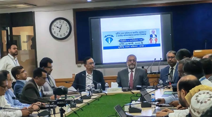 ১৬৬ দিনের স্থবিরতা কাটিয়ে দুদকে নতুন কমিশনের কার্যক্রম শুরু