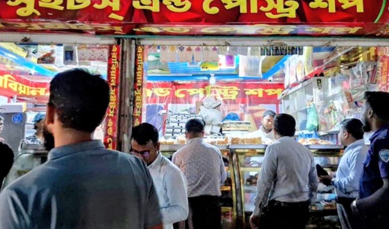 চাঁদপুরে সরকারি নির্দেশনা অমান্য করায় দোকান মালিকদের জরিমানা ও বিদ্যুৎ সংযোগ বিচ্ছিন্ন