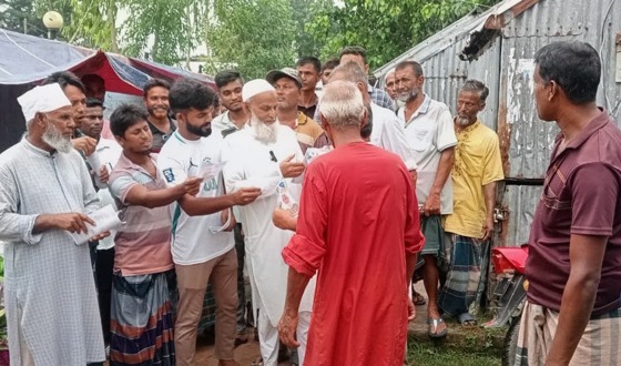 কালাইয়ে ইউপি চেয়ারম্যান প্রার্থী টুকু চৌধুরী লিফলেট বিতরণ