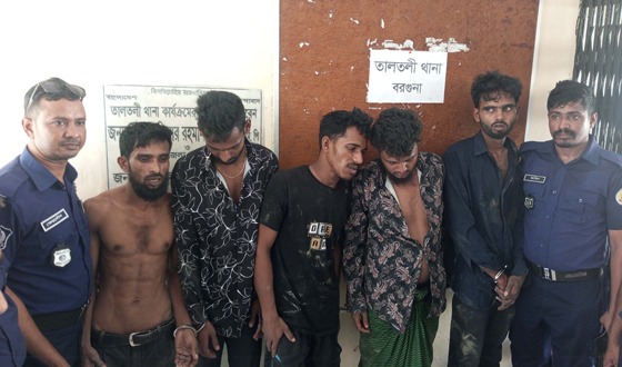 তালতলীতে বিএনপির পাল্টাপাল্টি সভা, অস্ত্রসহ আটক-৫