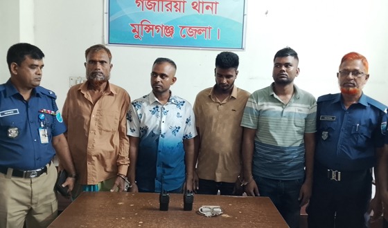 গজারিয়ায় অটো ছিনতাইয়ের সময় ভুয়া ডিবি সদস্য আটক, তিন অটোরিকশা উদ্ধার