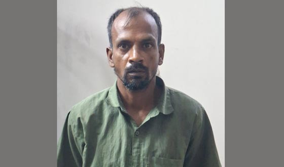 গাংনীতে বোমা হোসেন গ্রেপ্তার, ককটেল সদৃশ বস্তু উদ্ধার