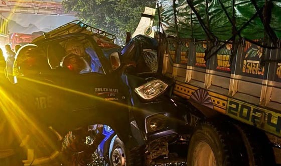 গজারিয়ায় দাঁড়িয়ে থাকা ট্রাকে পিকআপের ধাক্কায় নিহত ১
