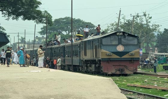 দেওয়ানগঞ্জগামী কমিউটার ট্রেনের ইঞ্জিন বিকল, সোয়া দুই ঘণ্টার পর ট্রেন চালু