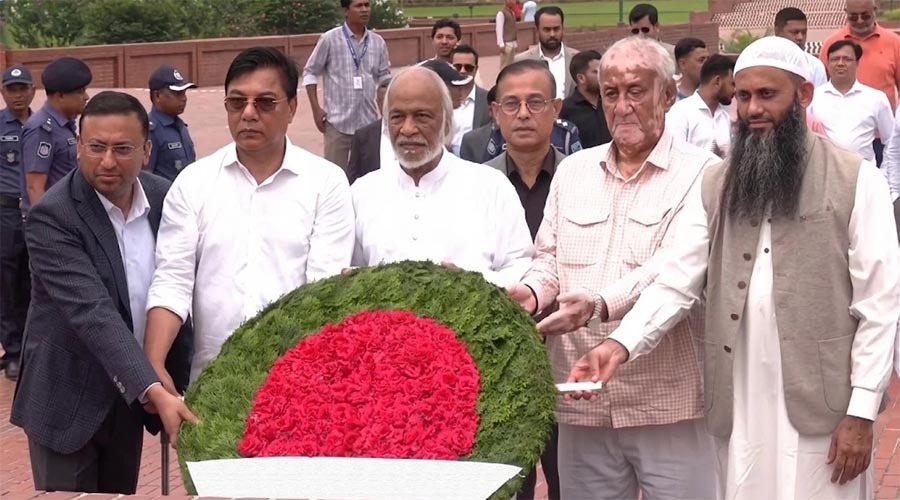 জাতীয় স্মৃতিসৌধে ফুল দিয়ে শ্রদ্ধা জানালেন নবনিযুক্ত ৫ মন্ত্রী-প্রতিমন্ত্রী
