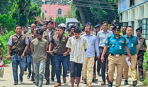 ইয়াবা সেবনে বাঁধা দেওয়ায় শিক্ষকসহ ৪ জন হত্যা