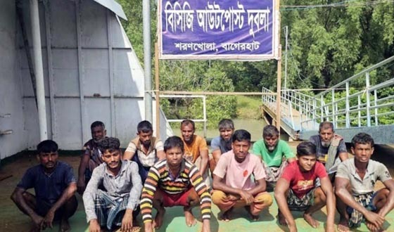 বঙ্গোপসাগরে দুই ট্রলারসহ ২৮ জেলেকে উদ্ধার করল কোস্টগার্ড
